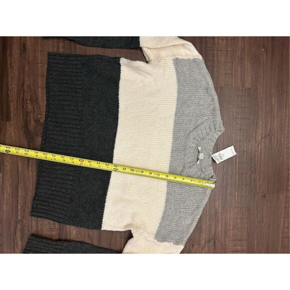 American Eagle NWT Tri-Color Gray, Cream, and Black Sweater, Size XS, MP $45 - Picture 7 of 11